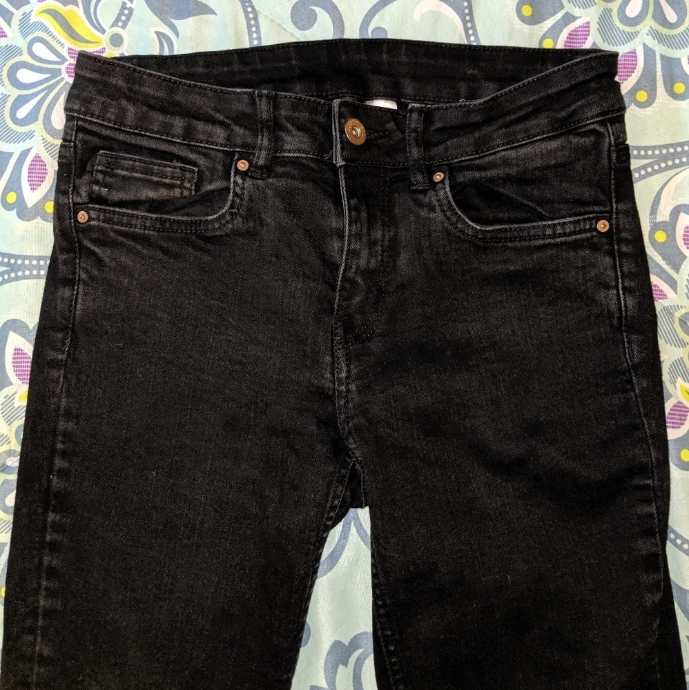 Distressed skinny jeans